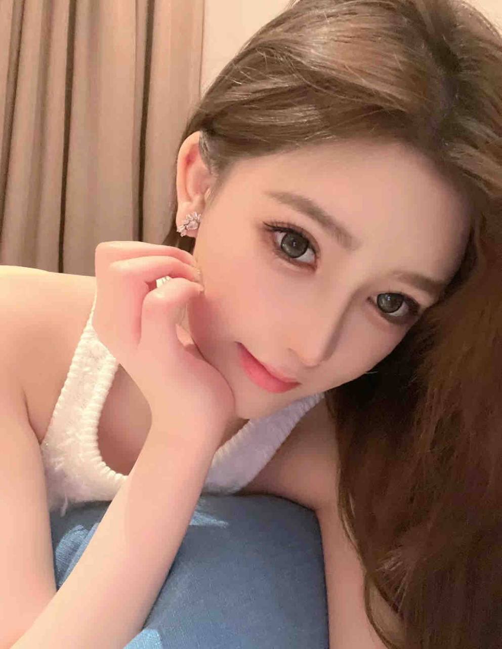 水嫩瓷白肌肤Taela