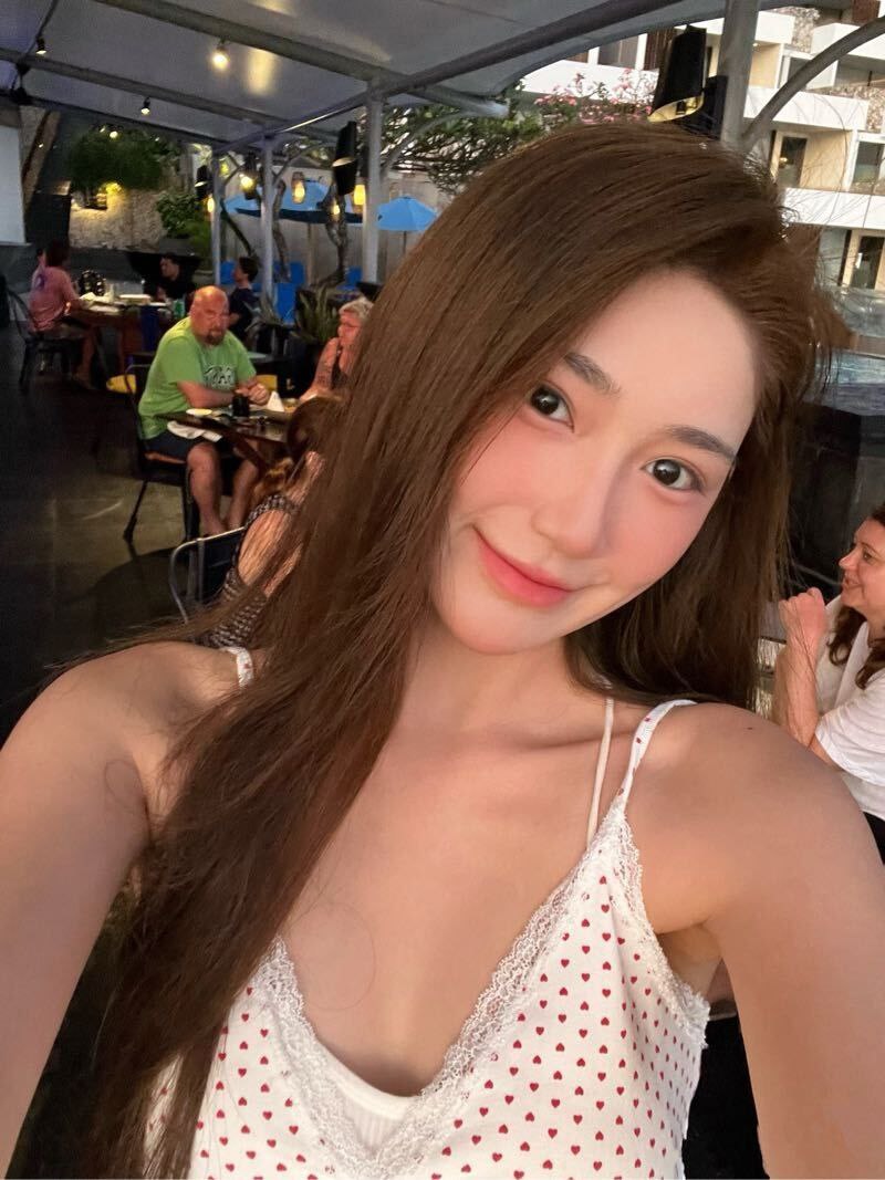 松弛感气质美女韵涵