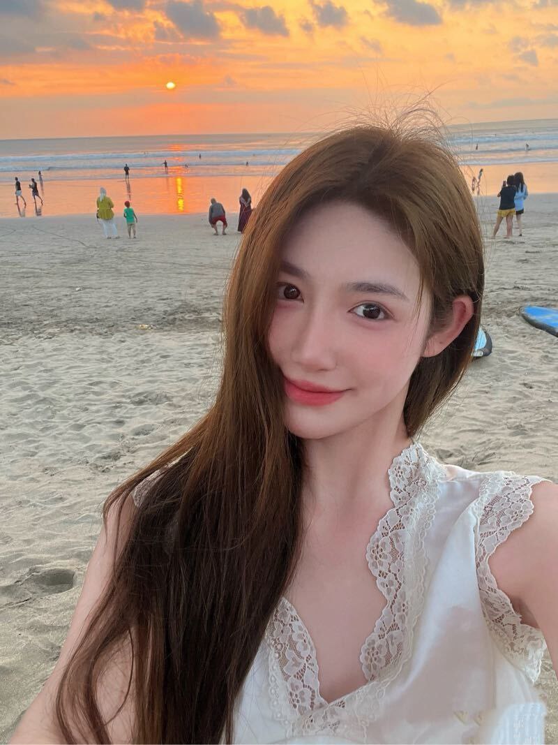 松弛感气质美女韵涵