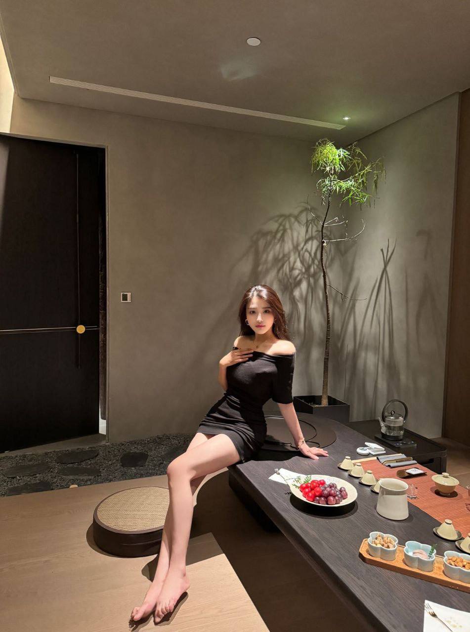冷白气质御姐思雅