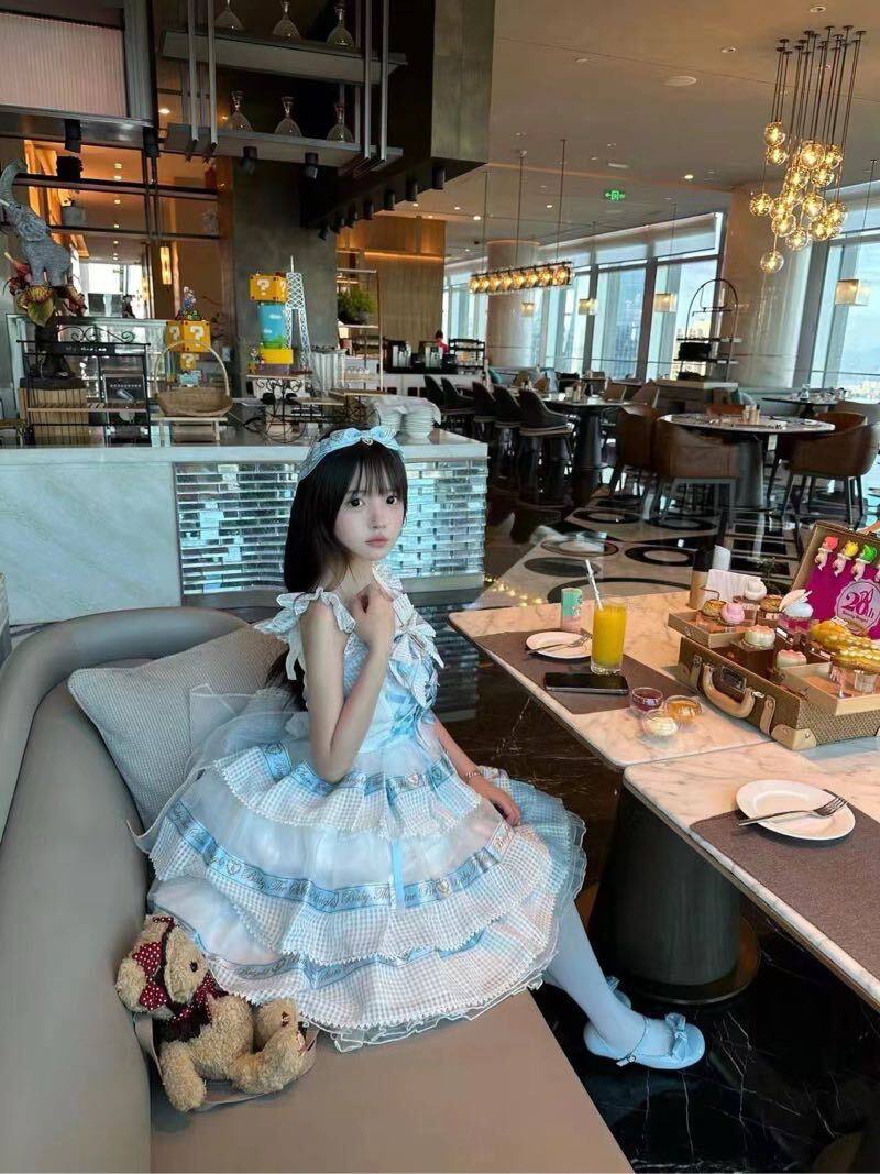 大胸萝莉素宝儿