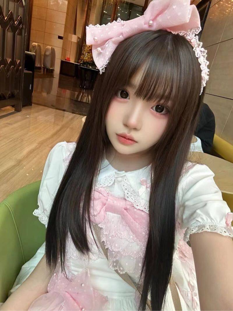 大胸萝莉素宝儿