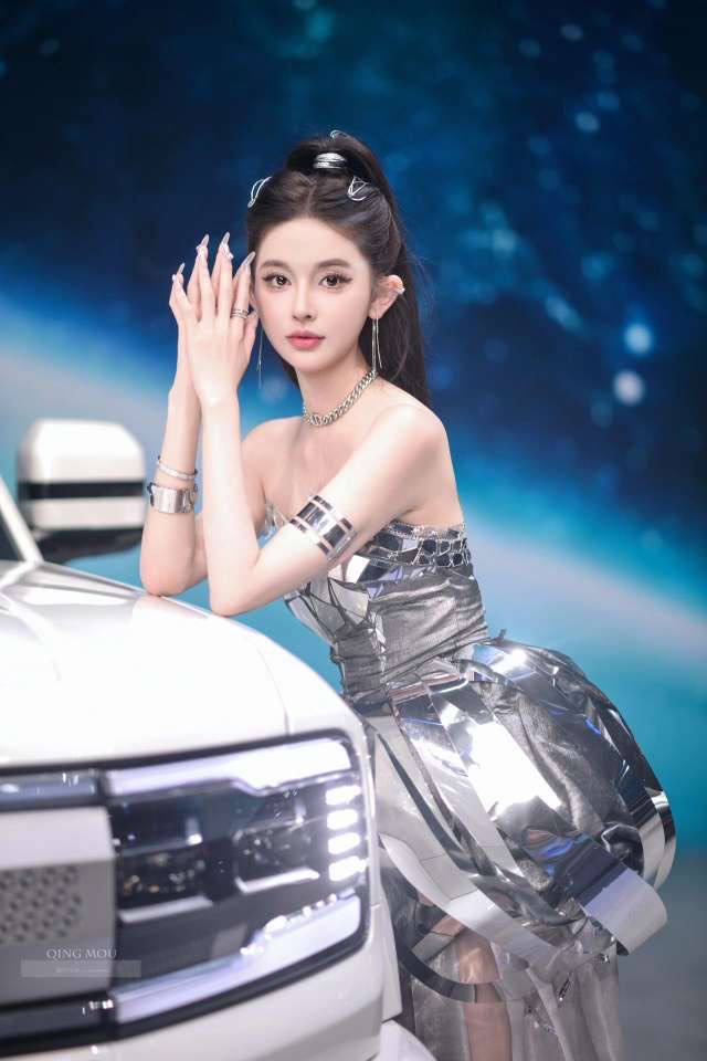顶级气质车模Wenie
