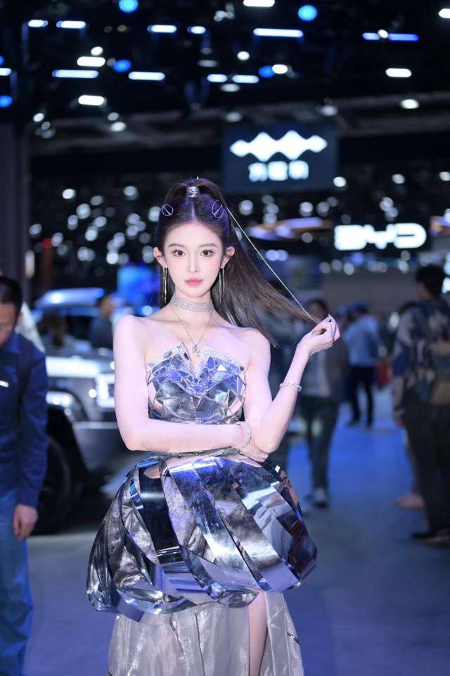 顶级气质车模Wenie