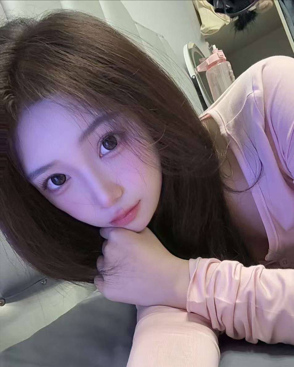 白皙小学妹蕾安