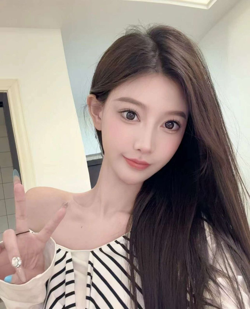 治愈感美女Avely