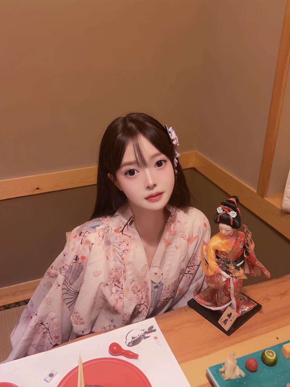 清秀长发美人乔薇